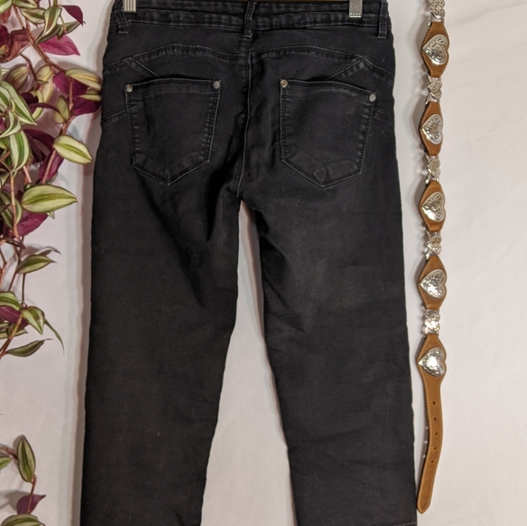 🏷️3for10🏷️ Black Denim Capris - Picture 4 of 5